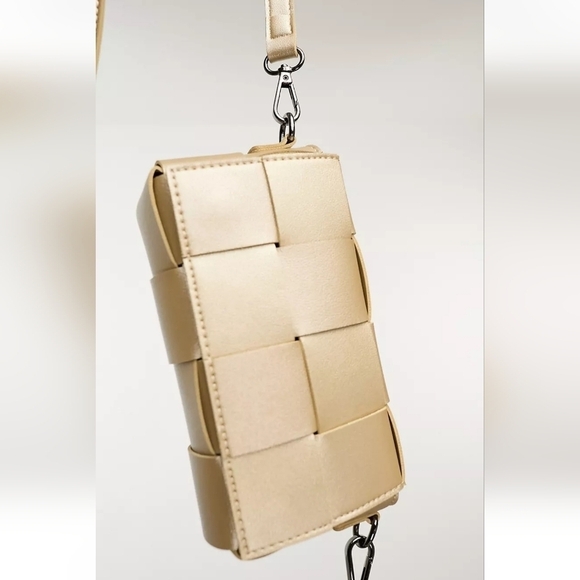 Claudia Canova weave crossbody bag in gold - Picture 2 of 6